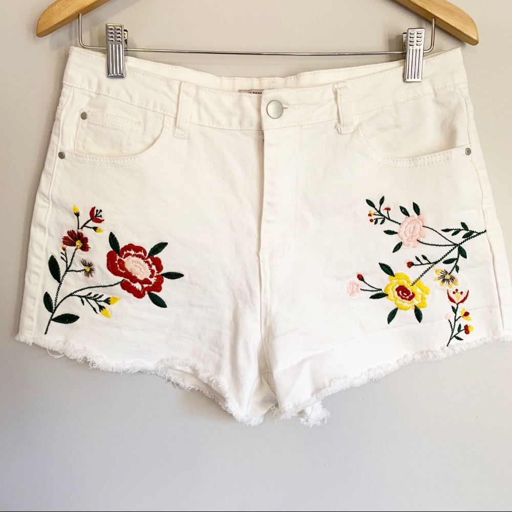 White jean Embroidered shorts.  Size L